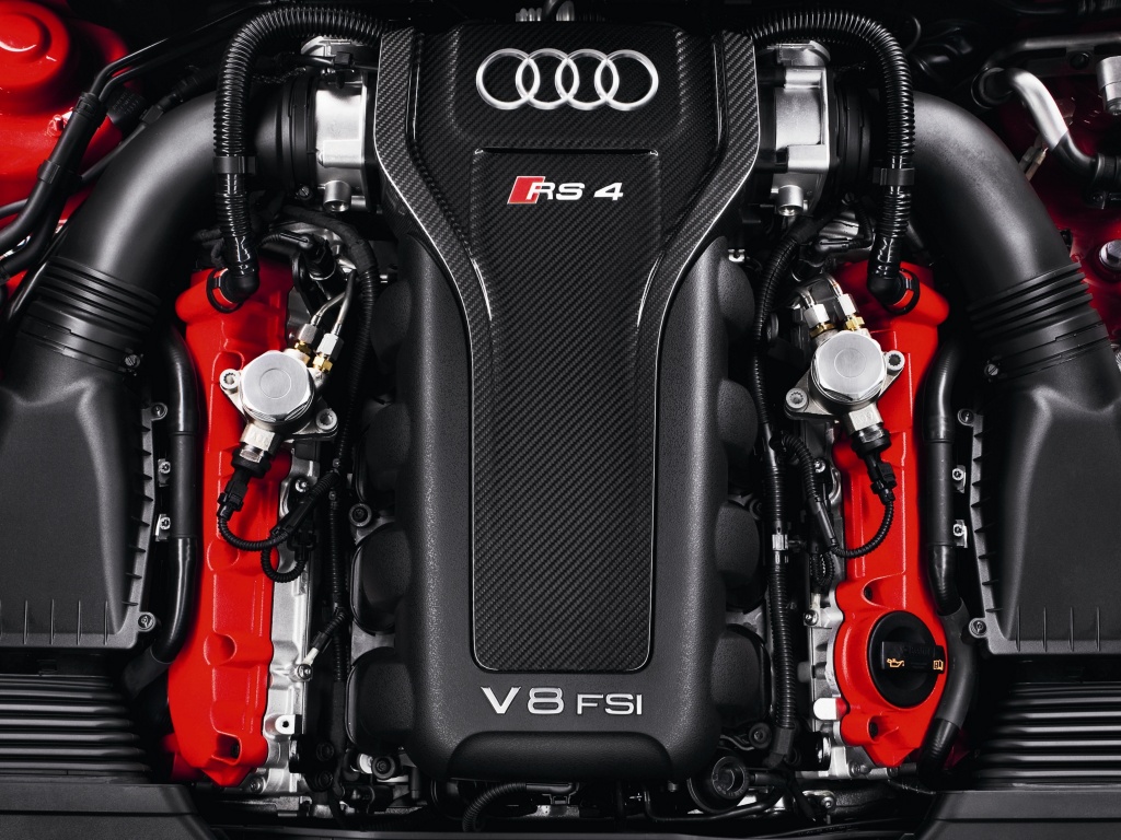 Фото двигателя Audi RS4 универсал 5 дв.