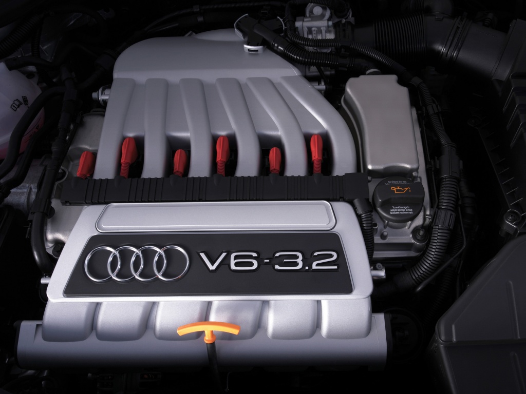 Фото двигателя Audi TT купе 2 дв.