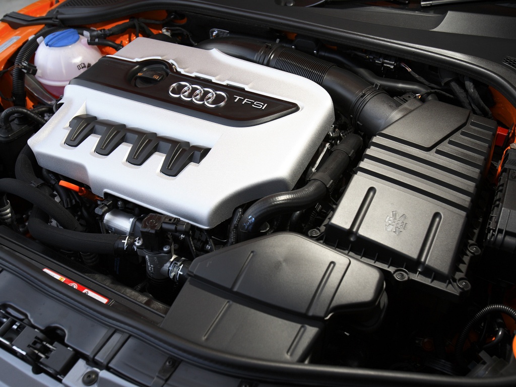 Фото двигателя Audi TTS купе 2 дв.