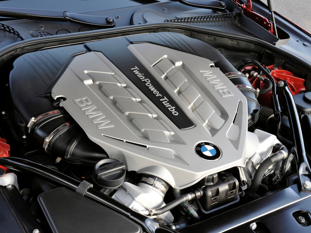 Фото двигателя BMW 6series купе 2 дв.