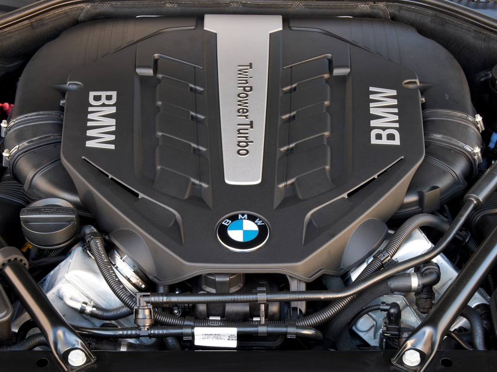 Фото двигателя BMW 7series седан 4 дв.