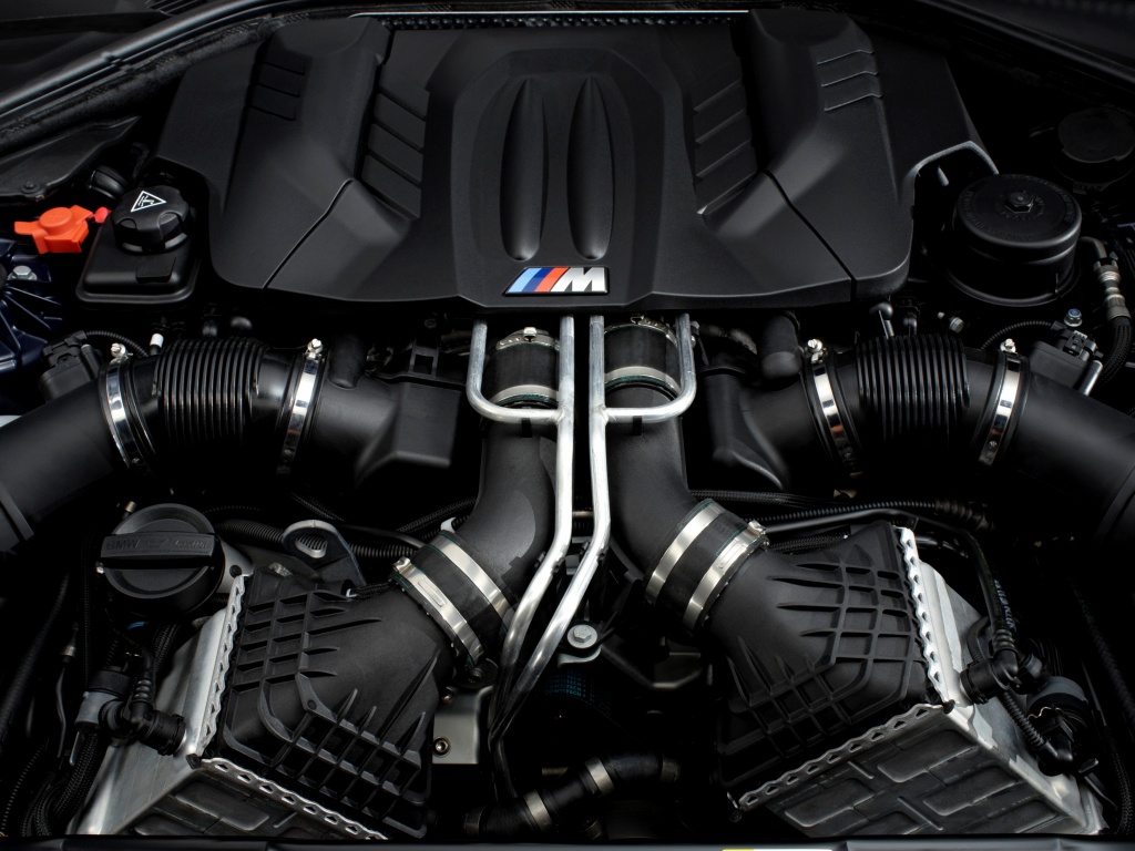 Фото двигателя BMW M6 купе 2 дв.