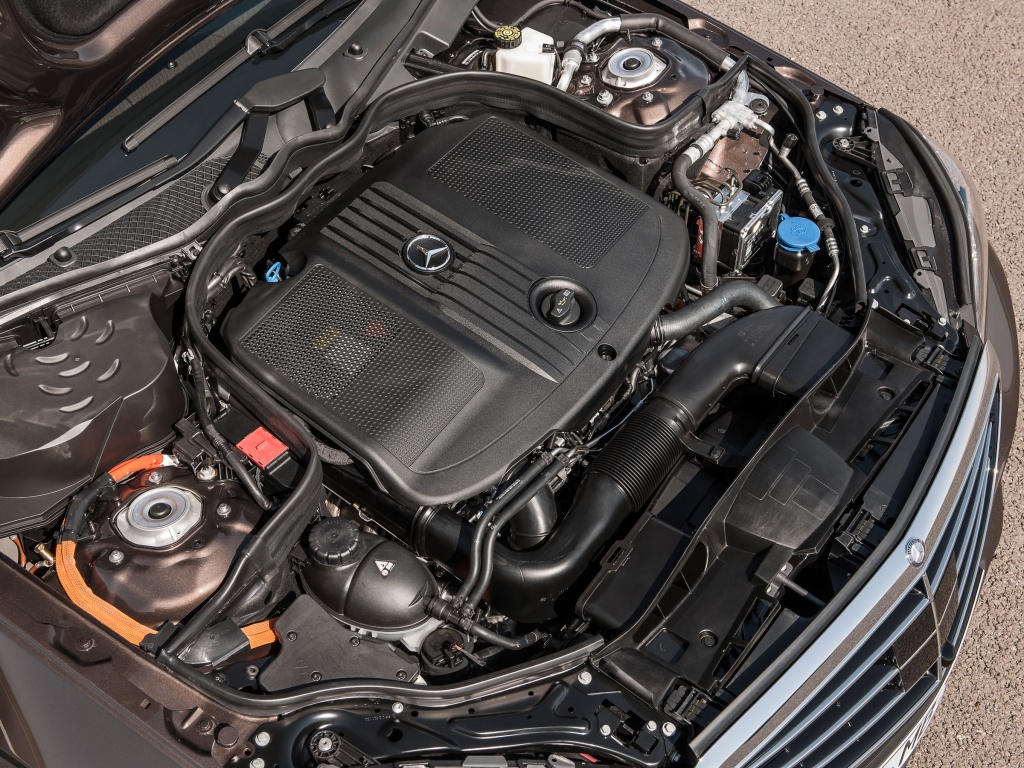 Фото двигателя Mercedes-Benz E-Class седан 4 дв.
