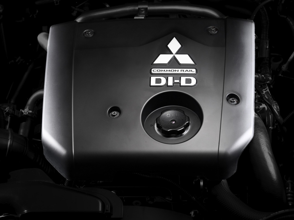 Фото двигателя Mitsubishi Pajero Sport внедорожник 5 дв.